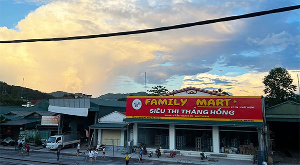 Dự án lắp kệ trưng bày siêu thị Family Mart