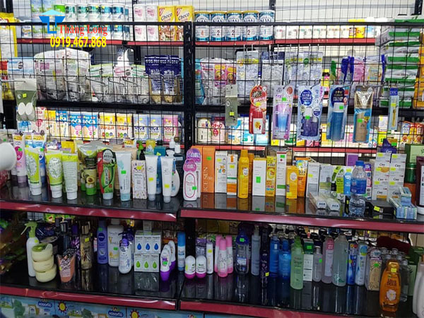 Lắp đặt kệ siêu thị bày hàng mỹ phẩm cho cửa hàng Minh Kiều, Sầm Sơn