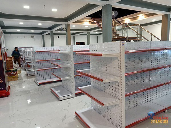 lắp đặt kệ si&ecirc;u thị cho chuỗi cửa h&agrave;ng b&aacute;ch h&oacute;a xanh MAXIDI
