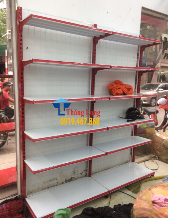 Lắp đặt kệ siêu thị sơn màu đỏ tại Hà Nội