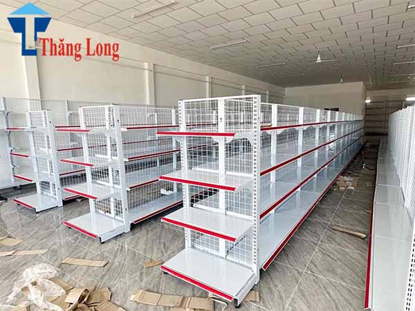 N&ecirc;n chọn xưởng sản xuất gi&aacute; kệ si&ecirc;u thị hay mua qua trung gian 