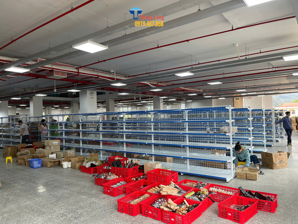 v&igrave; sao c&ugrave;ng l&agrave; kệ si&ecirc;u thị nhưng gi&aacute; lại ch&ecirc;nh lệch 