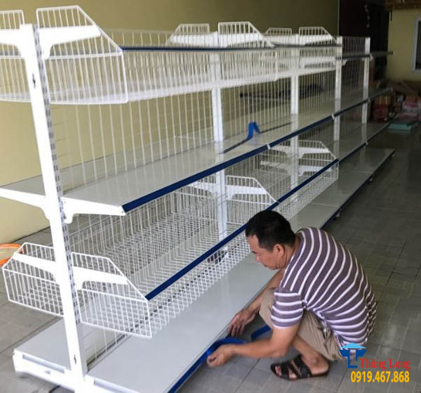 Giỏ mì siêu thị đựng mì tôm