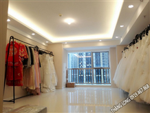 Giá treo váy cho ảnh viện áo cưới